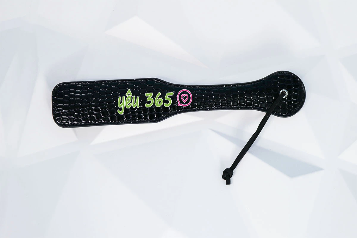 Sextoy bạo dâm phếch mông kích thích