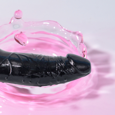 Dương vật giả silicon cong Shaki Sweet giá rẻ