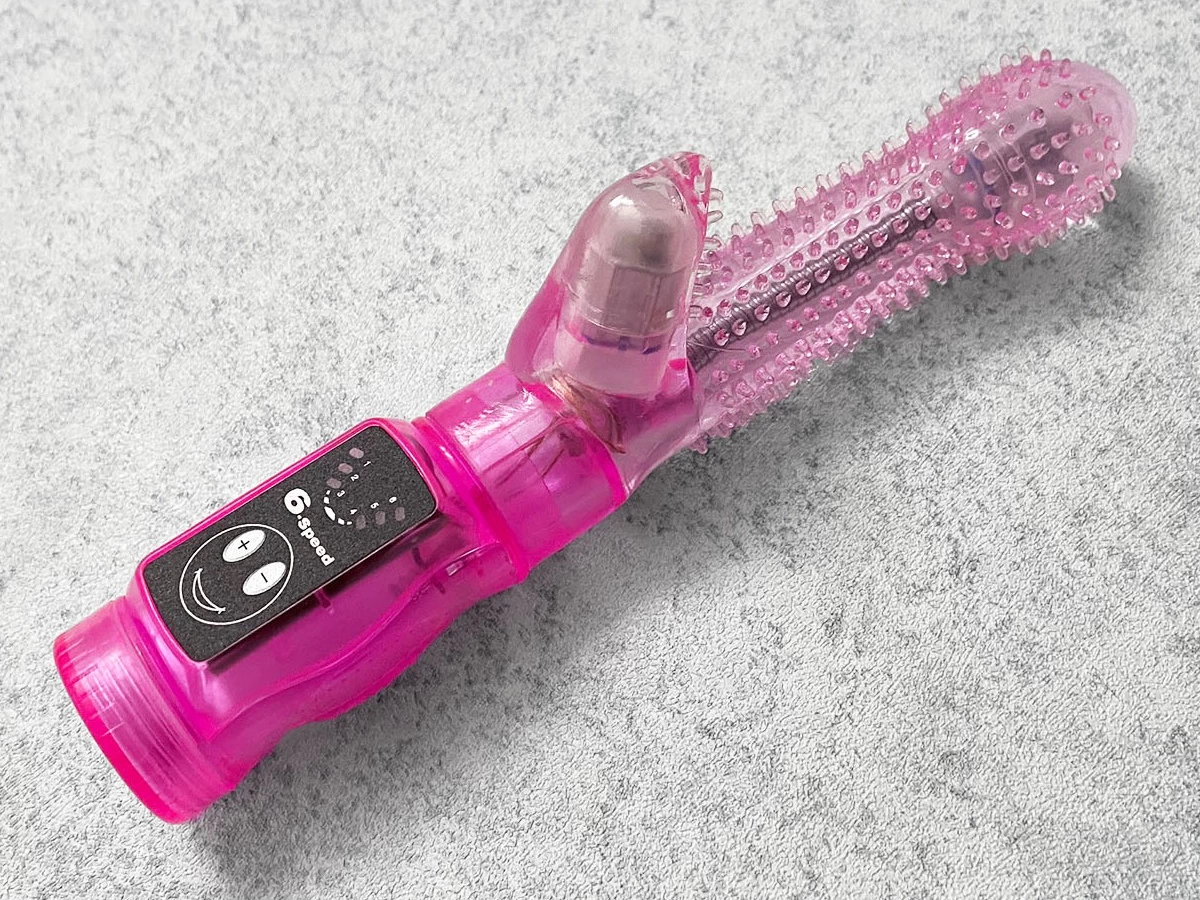 Dương v&acirc;̣t giả có gai Tease