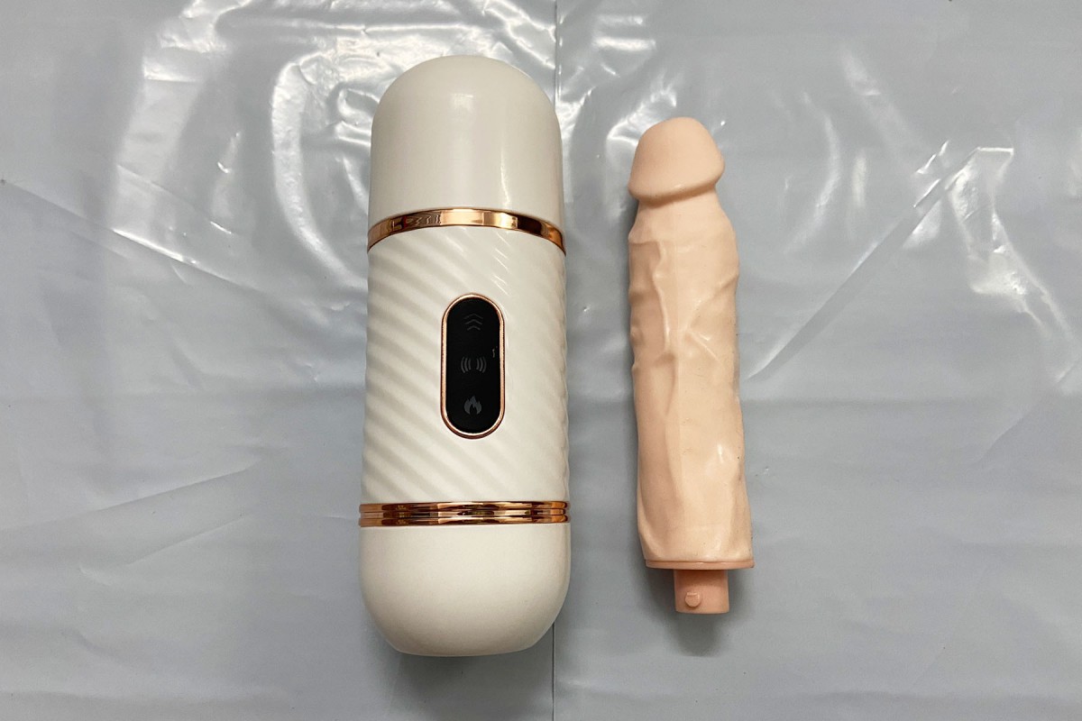 Thanh Lý Không Rung Thụt - Dương vật giả Cyclone Fire có đế 1