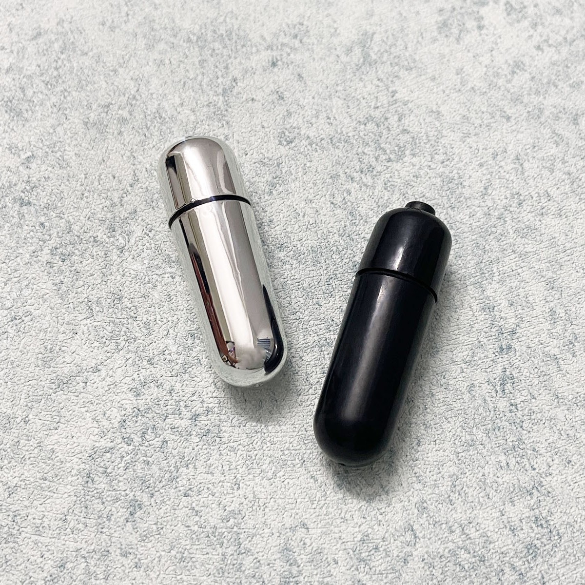 Cục rung t&igrave;nh y&ecirc;u vi&ecirc;n đạn pin rời