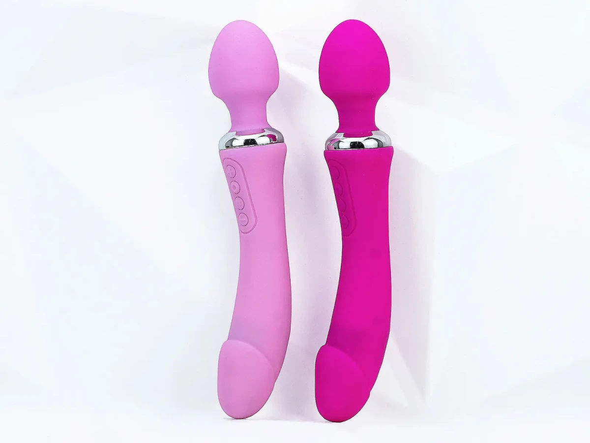 Máy mát xa đi&ecirc;̉m G phát nhi&ecirc;̣t, rung 2 đ&acirc;̀u Double End pin sạc